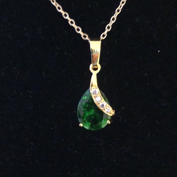 Gold/Emerald Green Pendant Set - Picture 3 of 9